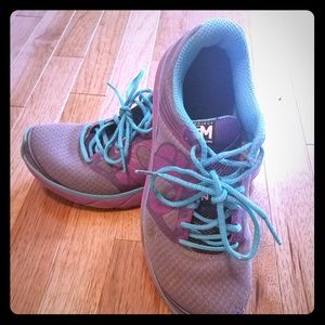 Pearl Izumi Tennis Shoes